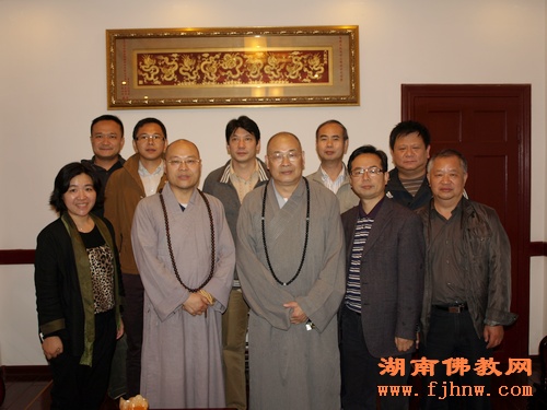 佛教-杭州灵隐寺方丈光泉大和尚一行到麓山寺拜访圣辉大和尚