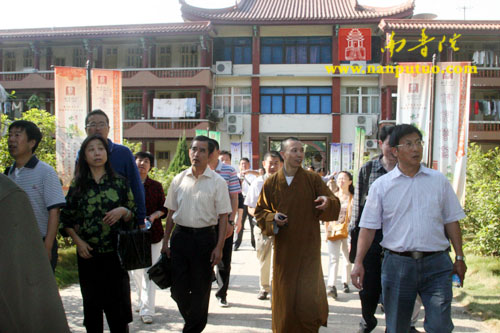 佛教-全国各地档案局领导到厦门南普陀寺参观访问