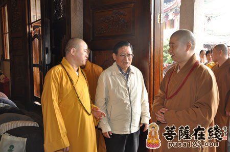 南普陀寺-原全国政协民宗委副主任王思齐一行参访厦门南普陀寺