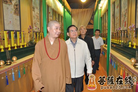 南普陀寺-原全国政协民宗委副主任王思齐一行参访厦门南普陀寺