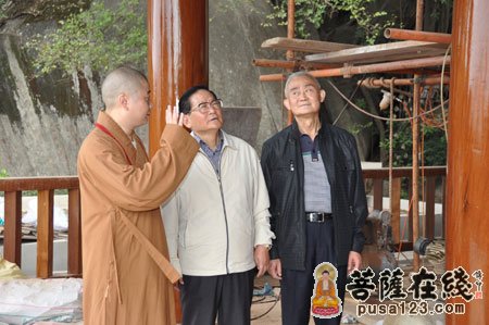 南普陀寺-原全国政协民宗委副主任王思齐一行参访厦门南普陀寺