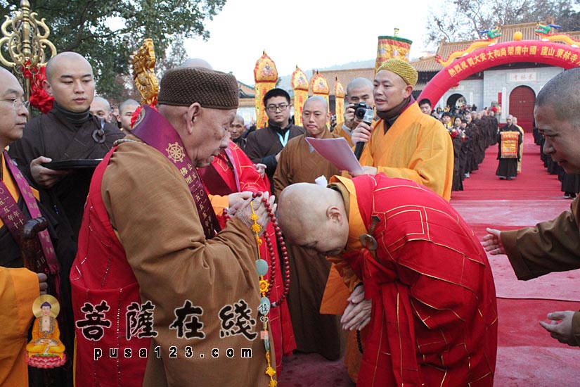 【高清图集】大安法师荣膺庐山东林寺方丈 传印长老送