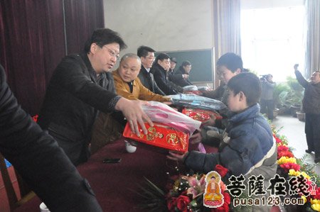 寒山寺-寒山寺慈善中心与姜堰市观音寺联合举行送温暖献爱心活动