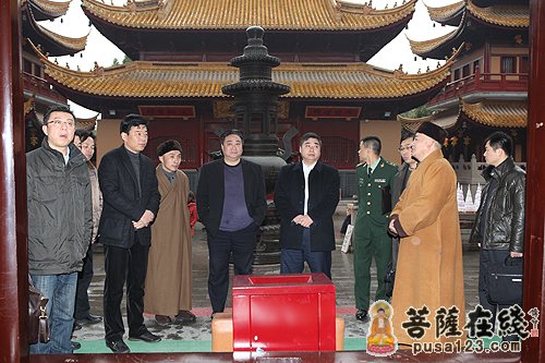 沈晓明-江苏省昆山市副市长沈晓明一行检查华藏寺春节情况