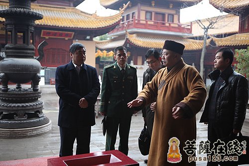 沈晓明-江苏省昆山市副市长沈晓明一行检查华藏寺春节情况