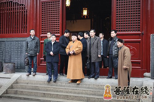 沈晓明-江苏省昆山市副市长沈晓明一行检查华藏寺春节情况
