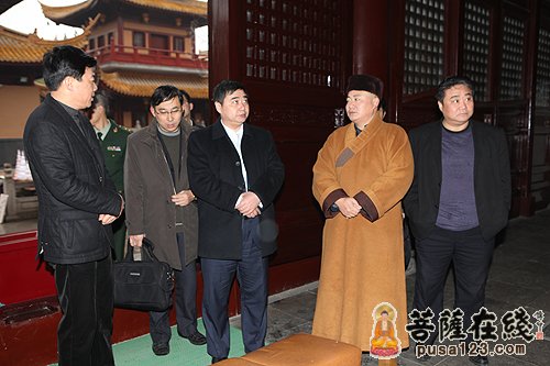 沈晓明-江苏省昆山市副市长沈晓明一行检查华藏寺春节情况