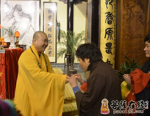 稍后,众,一起来到祖堂,祭拜上海玉禅方丈高大德