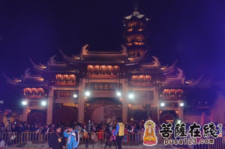 摄影-2012上海龙华古寺迎财神慈善晚会捐出千万善款