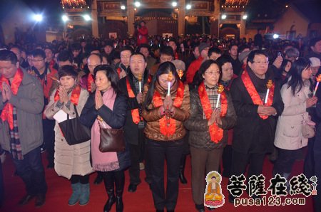 摄影-2012上海龙华古寺迎财神慈善晚会捐出千万善款
