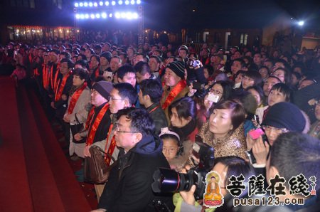 摄影-2012上海龙华古寺迎财神慈善晚会捐出千万善款