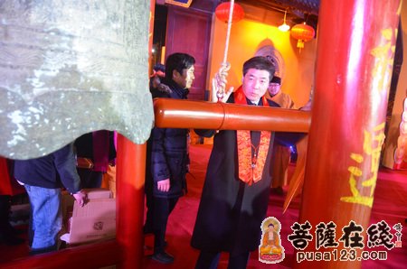 摄影-2012上海龙华古寺迎财神慈善晚会捐出千万善款