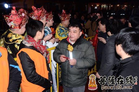 摄影-2012上海龙华古寺迎财神慈善晚会捐出千万善款
