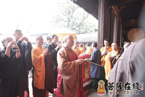 上海龙华寺隆重举行壬辰年三皈五戒授受法会
