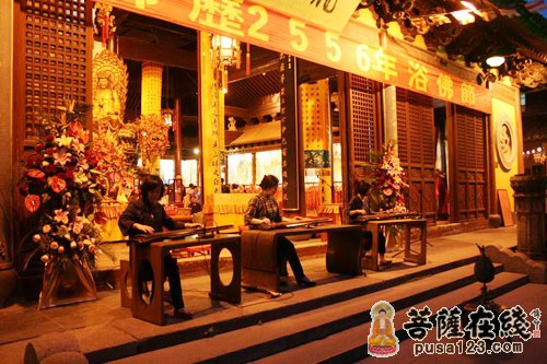 音乐会-梵音无尽 灯灯相续—上海龙华古寺举行佛历二五五六年佛诞音乐会