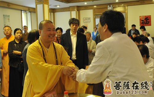 慈善-上海玉佛禅寺举行第三届“觉群慈善公益周”