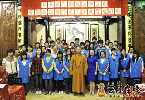 慈善-上海玉佛禅寺于“觉群慈善公益周”期间举行慈善助学活动