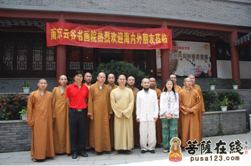 延参法师瞻礼佛顶骨舍利 专访栖霞寺方丈隆相法师