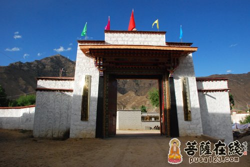 孤儿院-上海玉佛禅寺觉群慈爱功德会六一儿童节慰问西藏德吉孤儿院