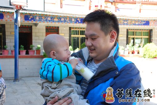 孤儿院-上海玉佛禅寺觉群慈爱功德会六一儿童节慰问西藏德吉孤儿院