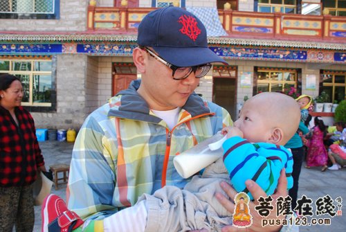 孤儿院-上海玉佛禅寺觉群慈爱功德会六一儿童节慰问西藏德吉孤儿院