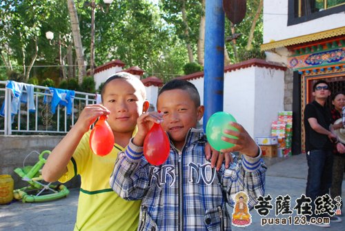 孤儿院-上海玉佛禅寺觉群慈爱功德会六一儿童节慰问西藏德吉孤儿院