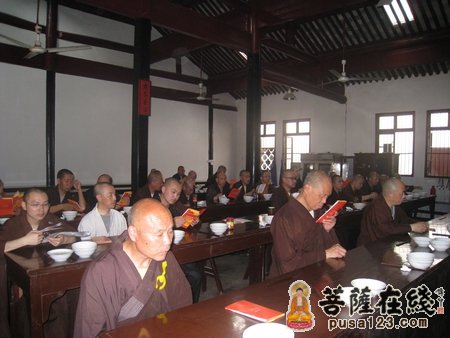 政策法规-宁波市民族宗教事务局一行人员赴天童禅寺开展宗教政策法规调研