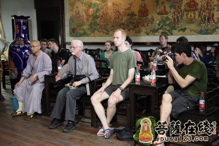 博士-美国耶魯大学宗教系（士木魚计划执行人）释依法博士参访天童禅寺