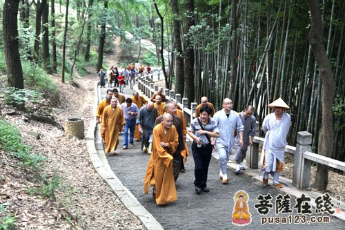 佛教-江苏佛协一众人员赴苏州灵岩山寺、西园寺、寒山寺参访学习