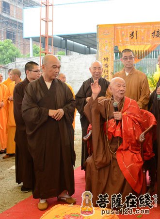 根通长老为众人开示(图片来源:大菩文化)