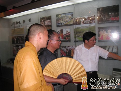 佛教-南通市人民政府李炎等领导到狼山圣严法师纪念馆调研