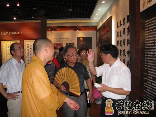 佛教-南通市人民政府李炎等领导到狼山圣严法师纪念馆调研