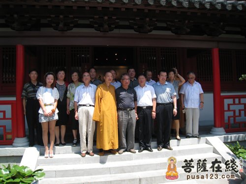 佛教-南通市人民政府李炎等领导到狼山圣严法师纪念馆调研