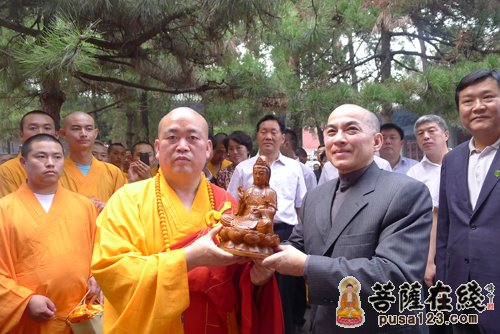 佛教-柬埔寨国王诺罗敦西哈莫尼一行参访禅宗祖庭少林寺