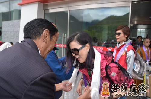 林芝-上海玉佛禅寺“慈爱·吉祥之旅”一行抵达西藏林芝并参访喇嘛岭寺