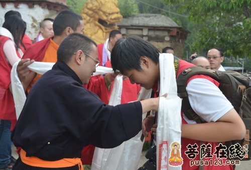 林芝-上海玉佛禅寺“慈爱·吉祥之旅”一行抵达西藏林芝并参访喇嘛岭寺