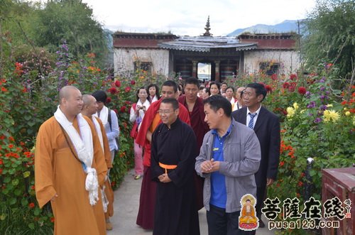 林芝-上海玉佛禅寺“慈爱·吉祥之旅”一行抵达西藏林芝并参访喇嘛岭寺
