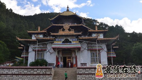 林芝-上海玉佛禅寺“慈爱·吉祥之旅”一行抵达西藏林芝并参访喇嘛岭寺