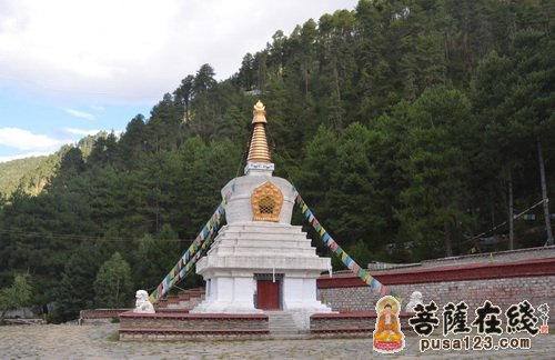 林芝-上海玉佛禅寺“慈爱·吉祥之旅”一行抵达西藏林芝并参访喇嘛岭寺