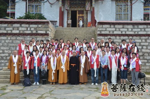 林芝-上海玉佛禅寺“慈爱·吉祥之旅”一行抵达西藏林芝并参访喇嘛岭寺