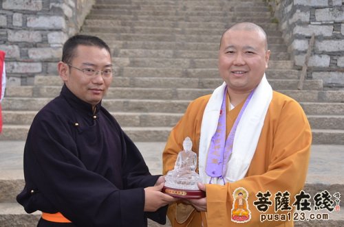 林芝-上海玉佛禅寺“慈爱·吉祥之旅”一行抵达西藏林芝并参访喇嘛岭寺