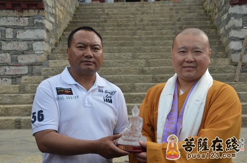林芝-上海玉佛禅寺“慈爱·吉祥之旅”一行抵达西藏林芝并参访喇嘛岭寺