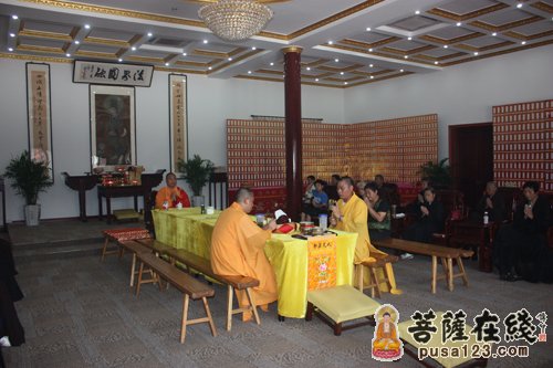 佛教-续建法师来上海寿安寺为惟觉法师闭关“护关”