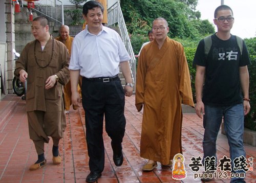 王健-中国佛教协会秘书长王健一行到福建厦门鸿山寺视察