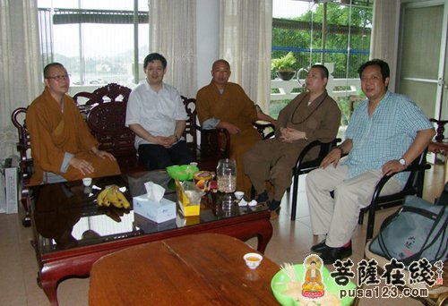 王健-中国佛教协会秘书长王健一行到福建厦门鸿山寺视察