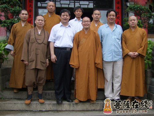 王健-中国佛教协会秘书长王健一行到福建厦门鸿山寺视察
