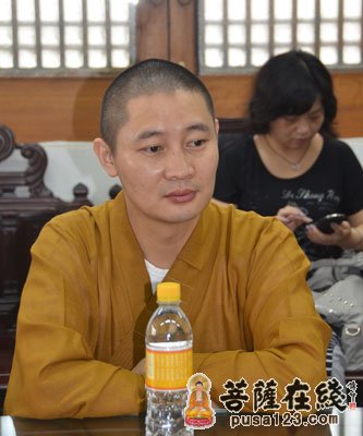 静安寺监院定慈法师(图片来源:菩萨在线 摄影:妙静)