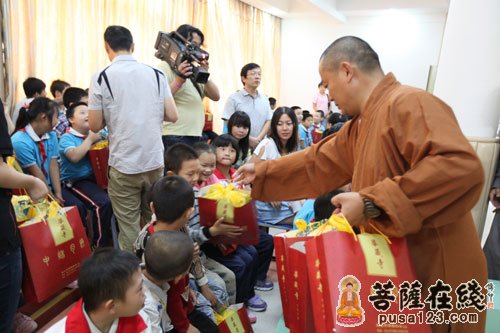 佛教-昆山佛教协会开展“宗教慈善周”活动