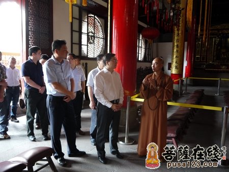 陈伟俊-国庆前夕 宁波鄞州区陈伟俊一行往天童禅寺视察
