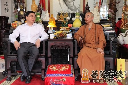 陈伟俊-国庆前夕 宁波鄞州区陈伟俊一行往天童禅寺视察
